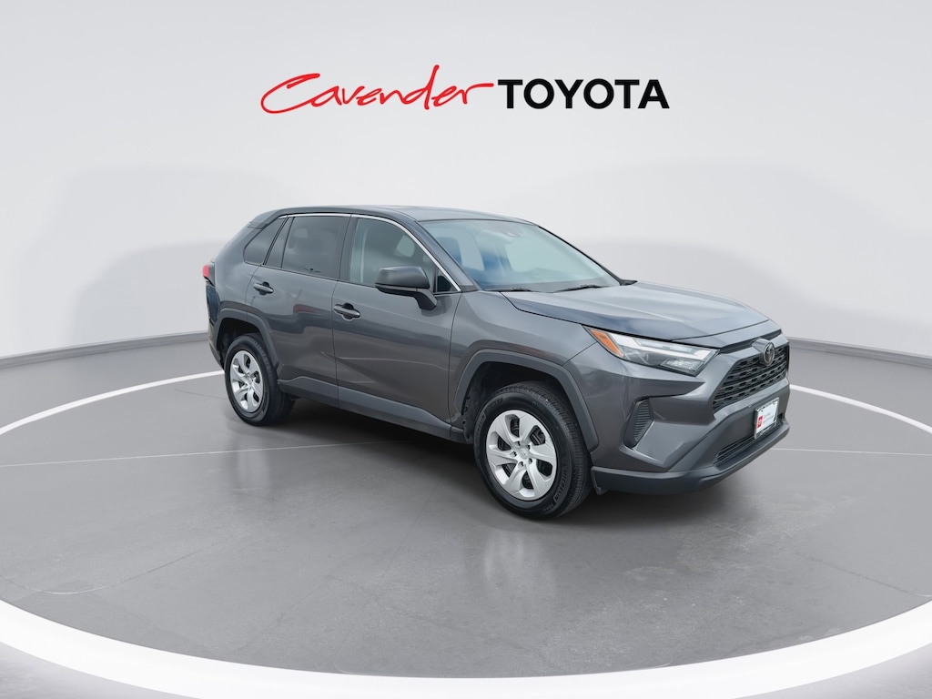 2023 Toyota RAV4 LE photo 2