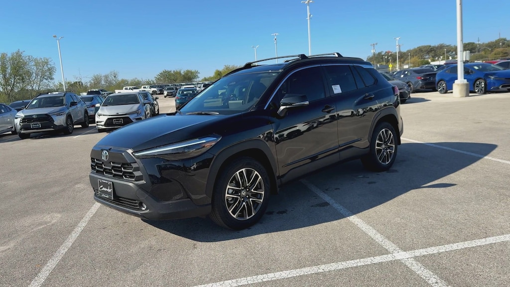 2026 Toyota Corolla Cross XLE photo 4