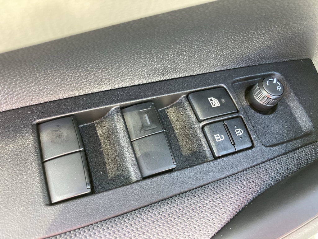 2025 Toyota Corolla LE photo 16