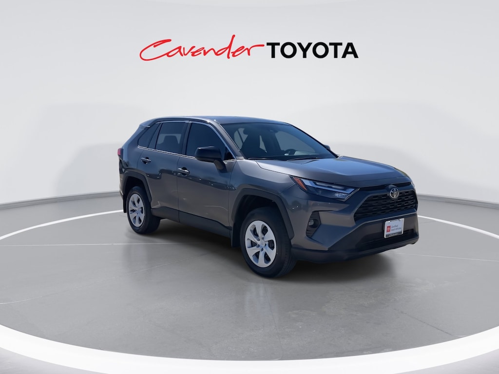 2025 Toyota RAV4 LE photo 3