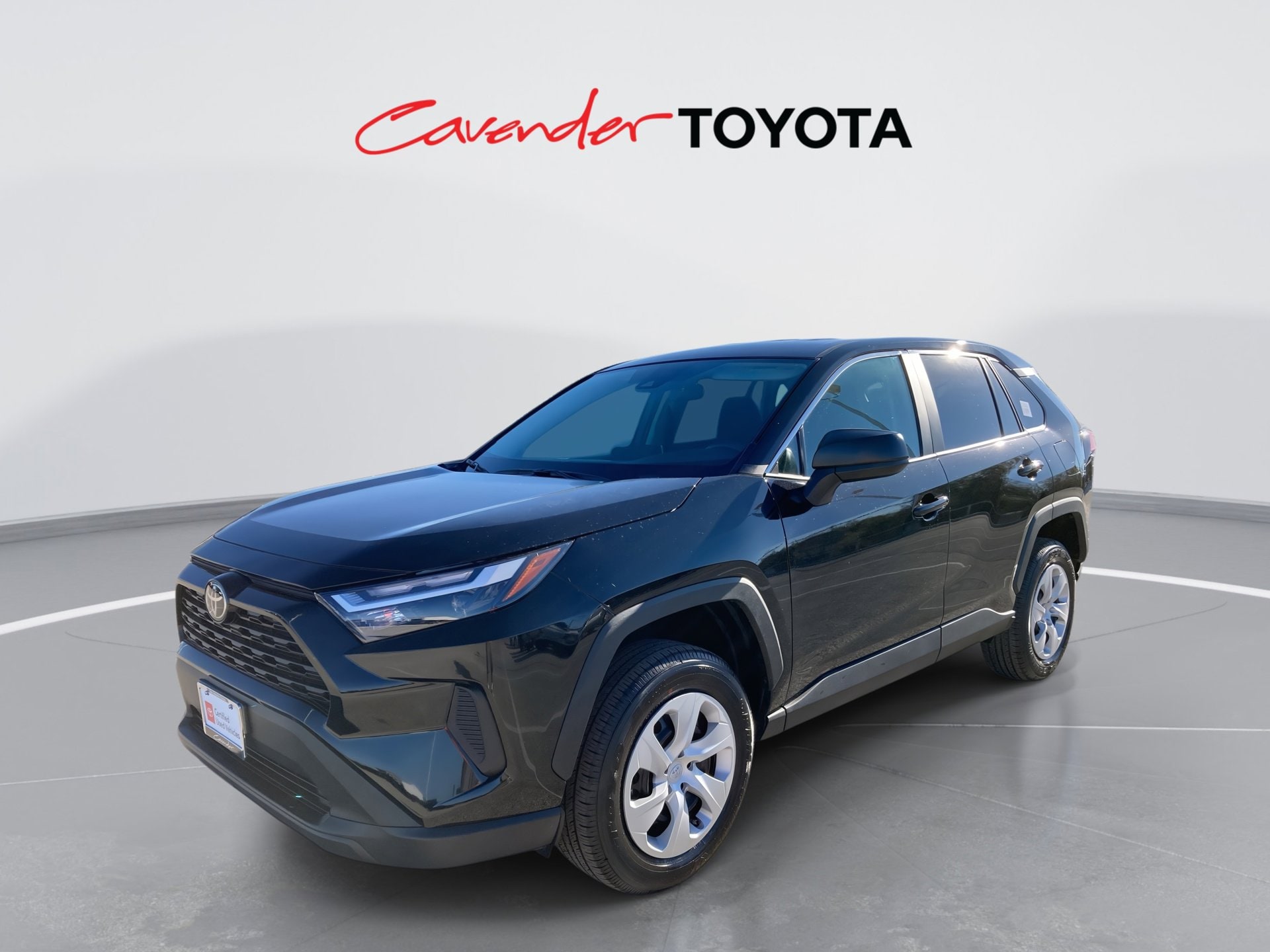 2025 Toyota RAV4 LE's photo