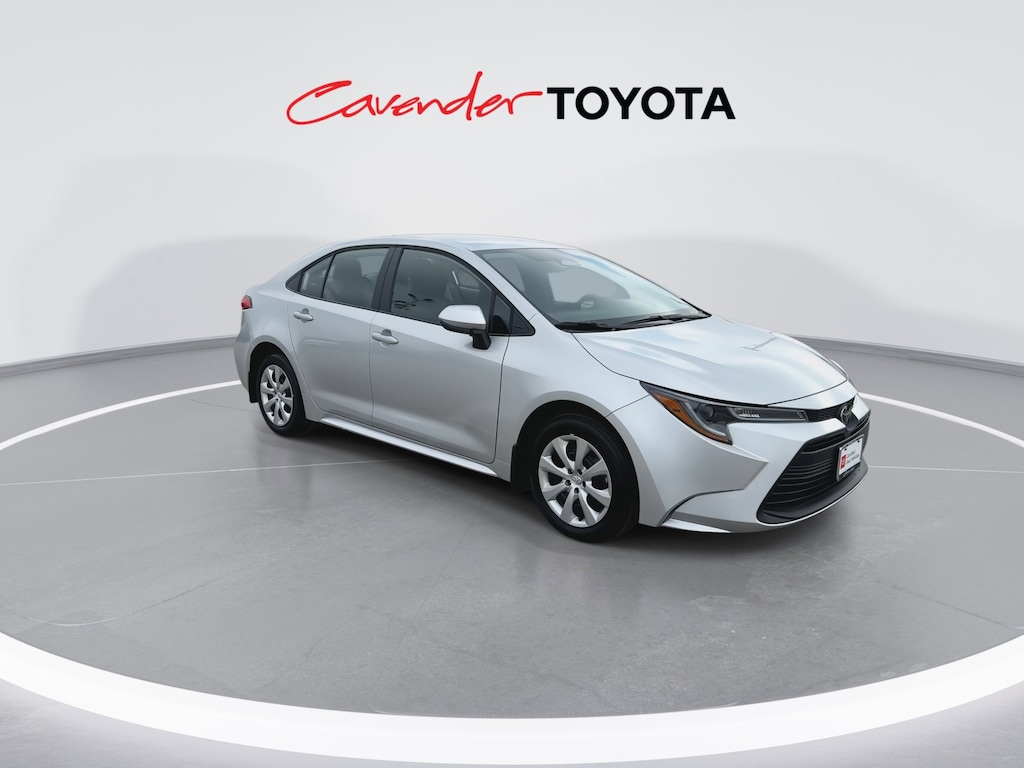 2026 Toyota Corolla LE photo 3