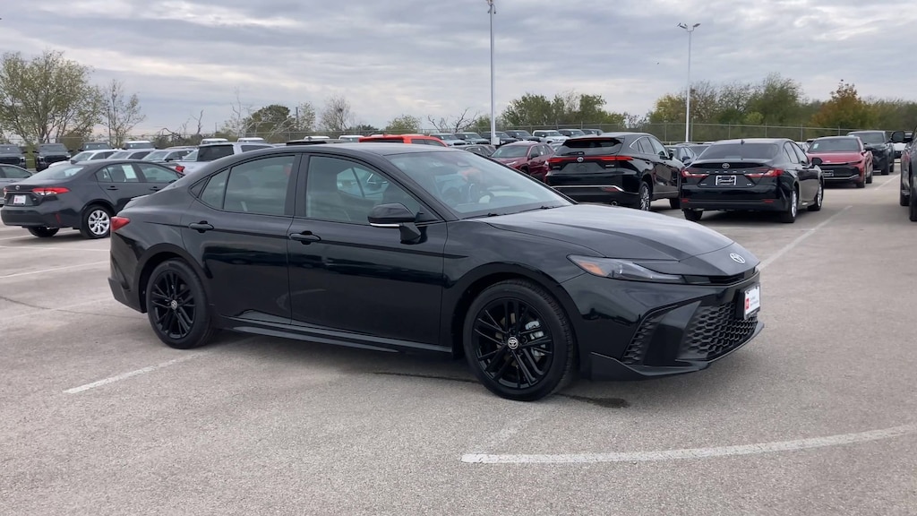 2026 Toyota Camry SE photo 3