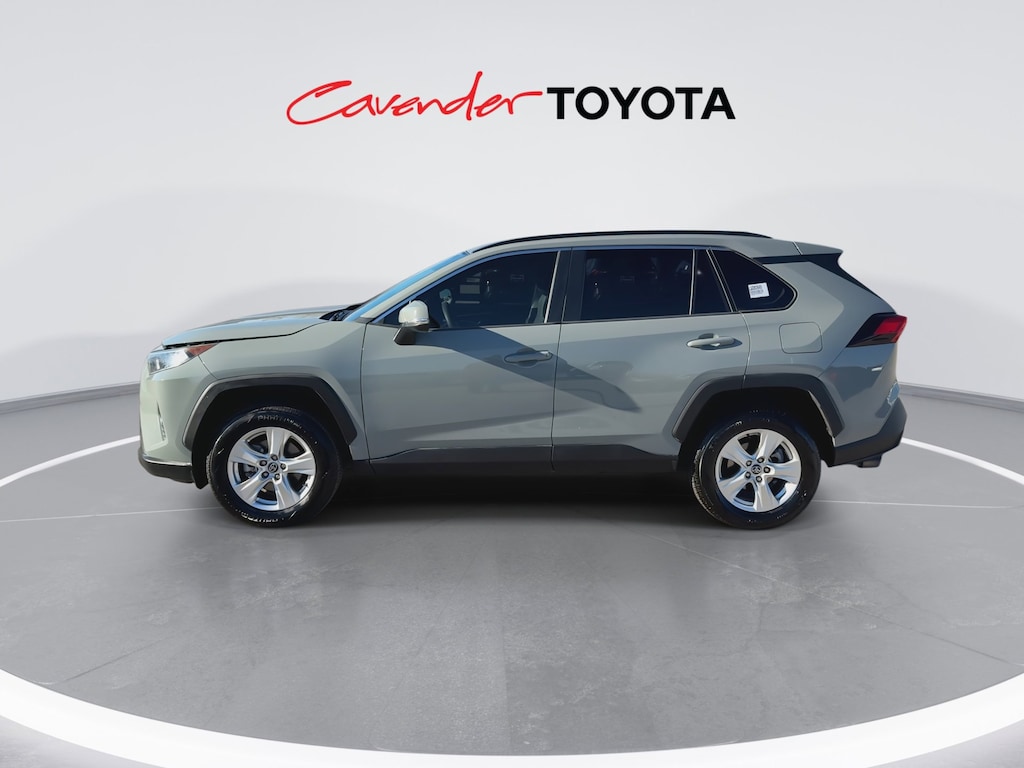 2020 Toyota RAV4 XLE photo 4