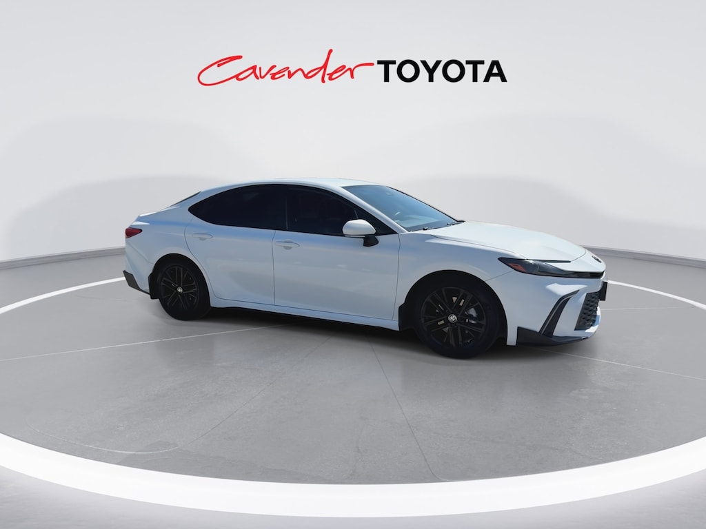 2025 Toyota Camry SE photo 3