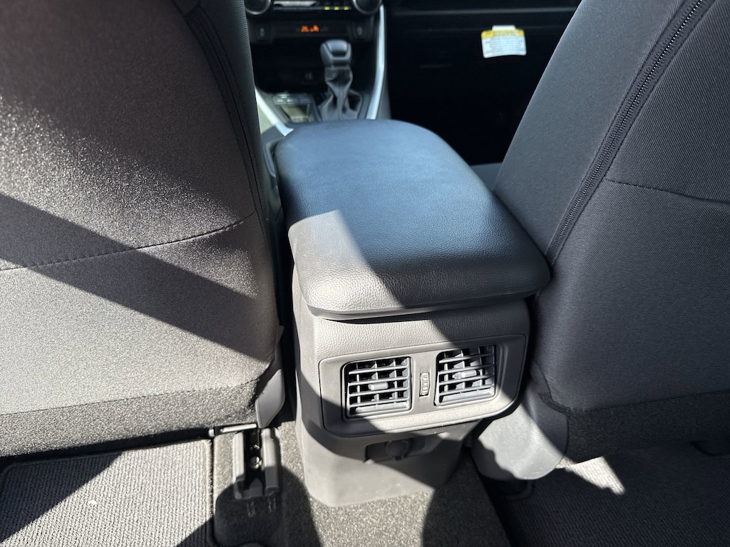 2025 Toyota RAV4 LE photo 20