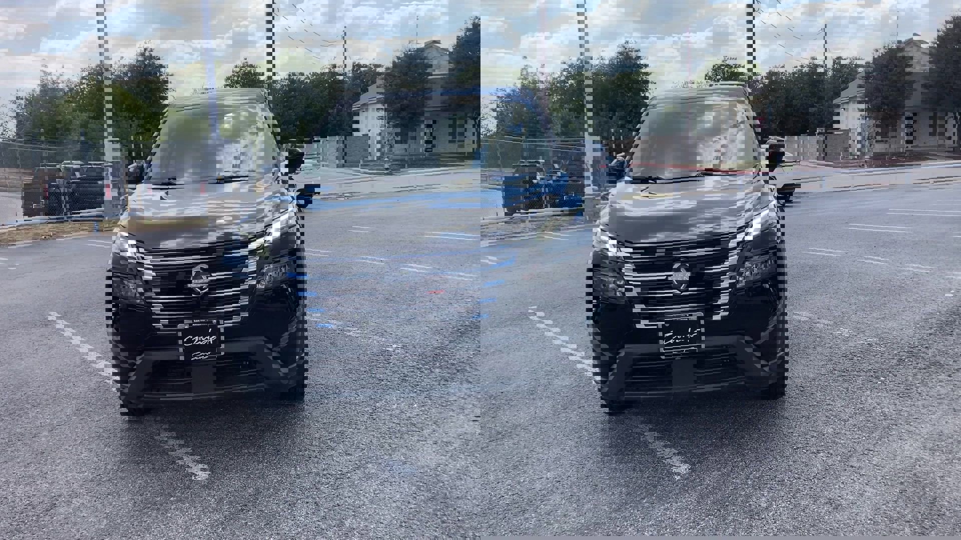 2024 Nissan Rogue SV photo 3