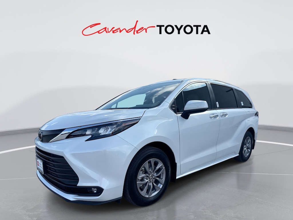 2026 Toyota Sienna XLE photo 2