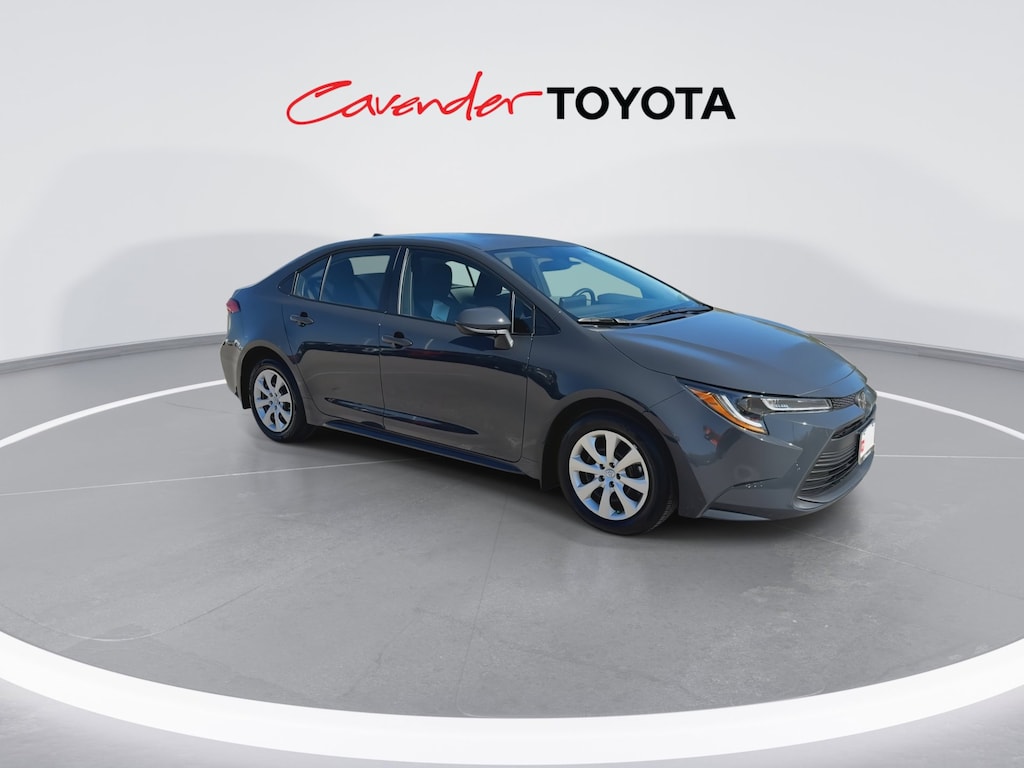 2026 Toyota Corolla LE photo 2