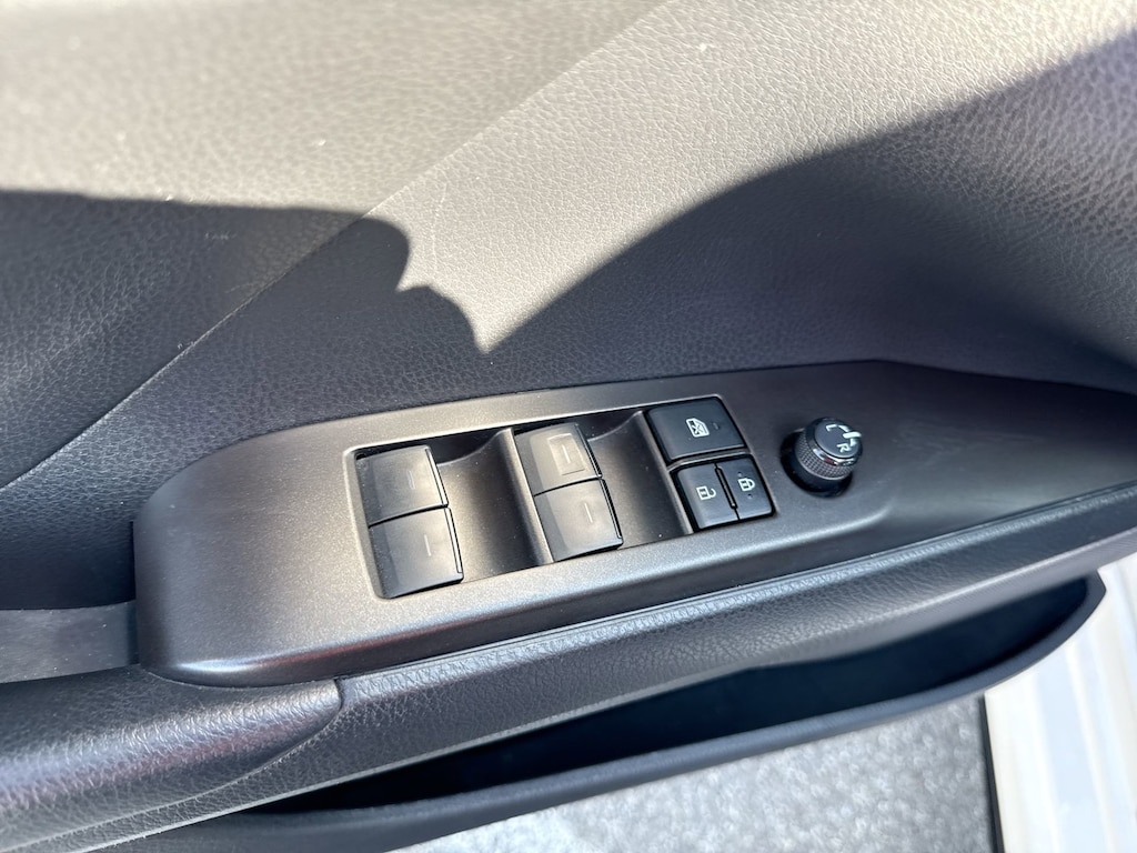 2023 Toyota Camry SE photo 16