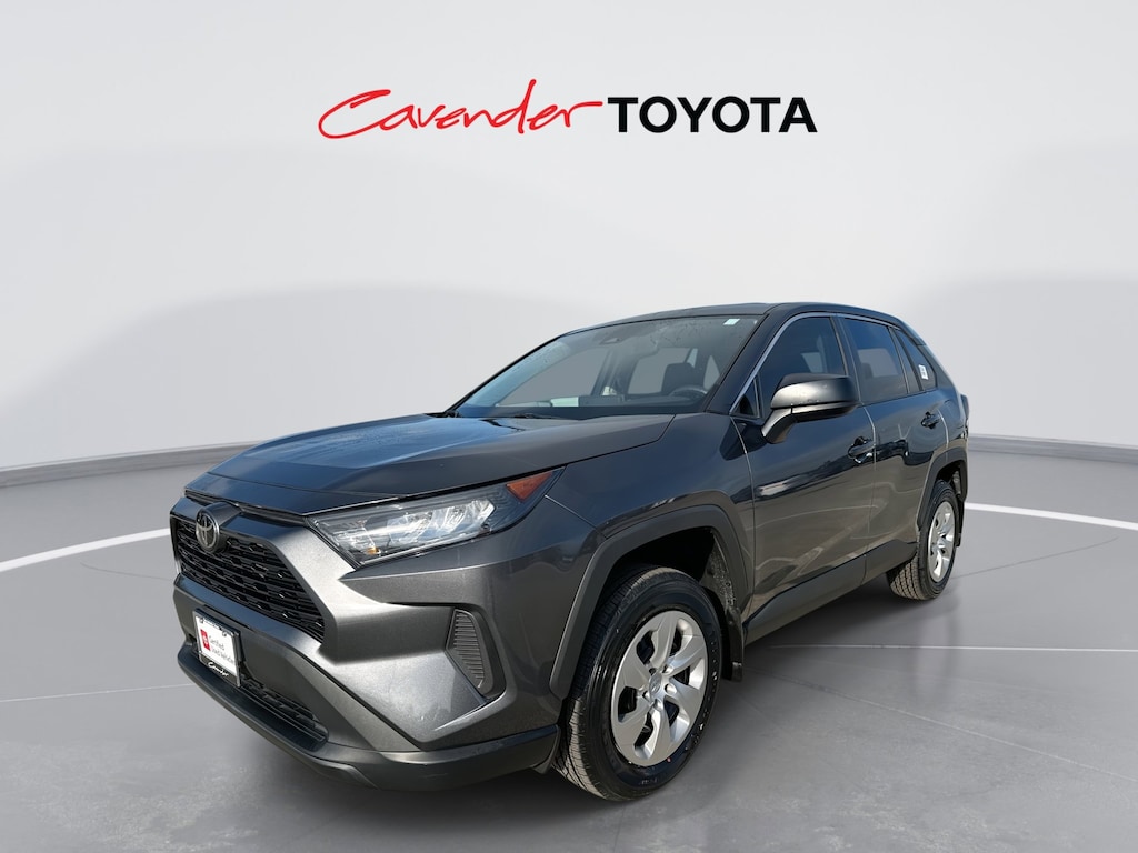 2022 Toyota RAV4 LE photo 2