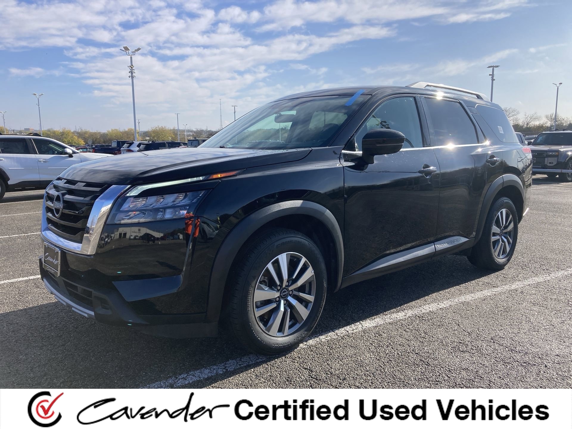 2025 Nissan Pathfinder SL's photo