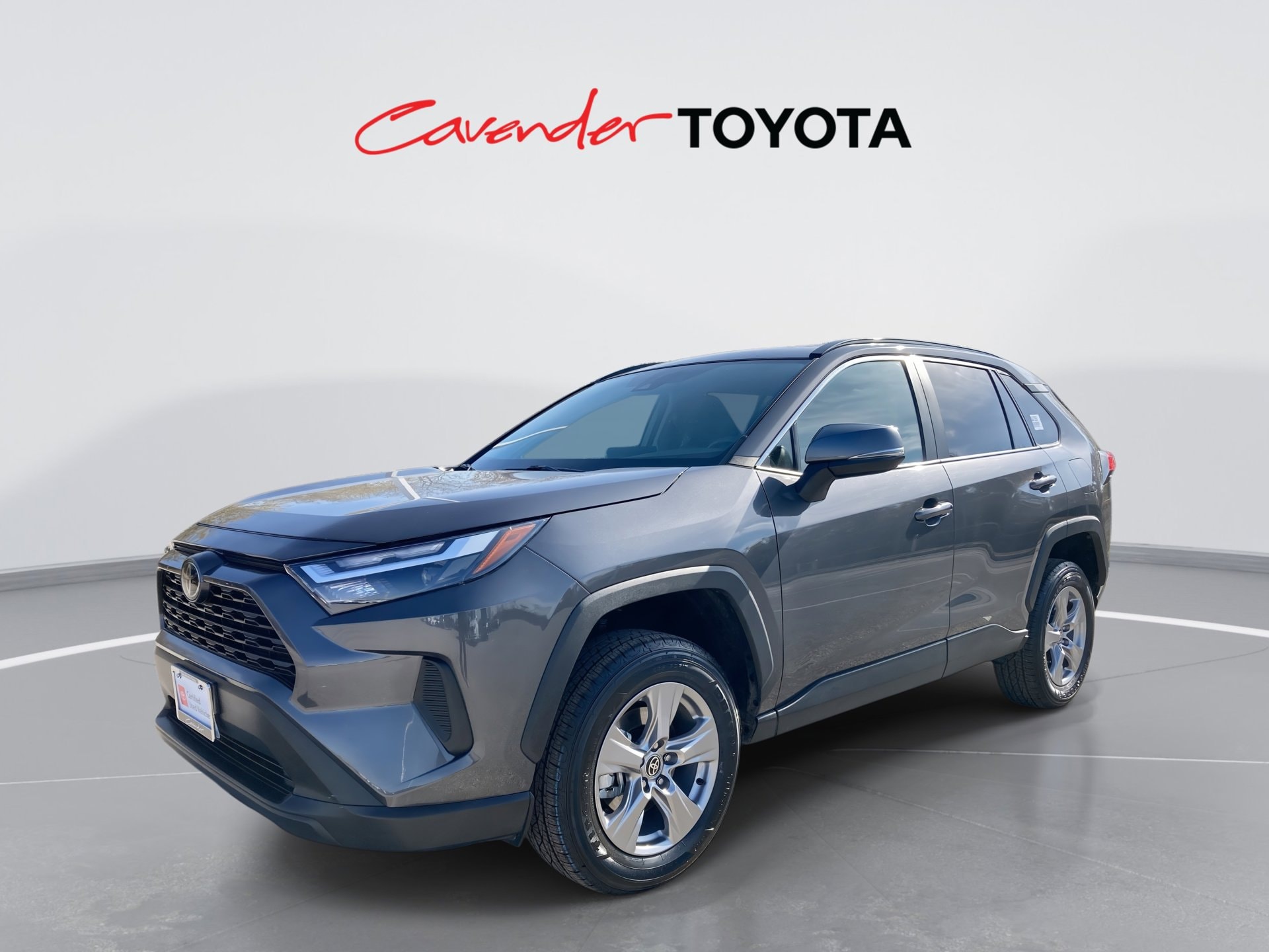 2025 Toyota RAV4 XLE's photo