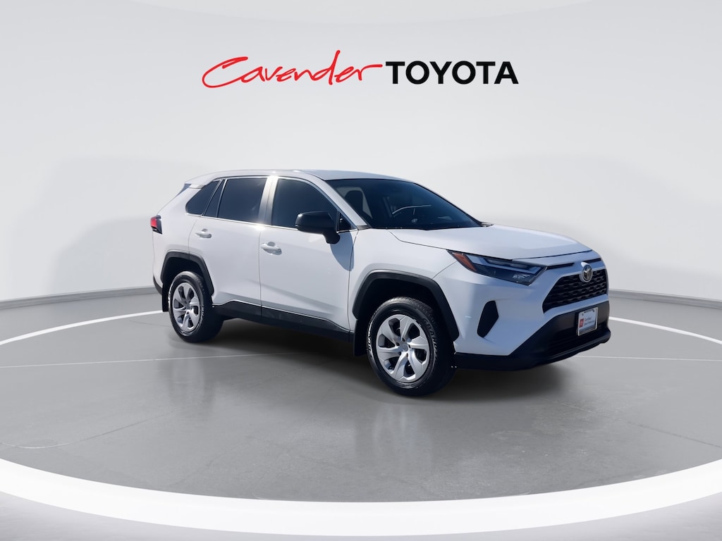 2023 Toyota RAV4 LE photo 2