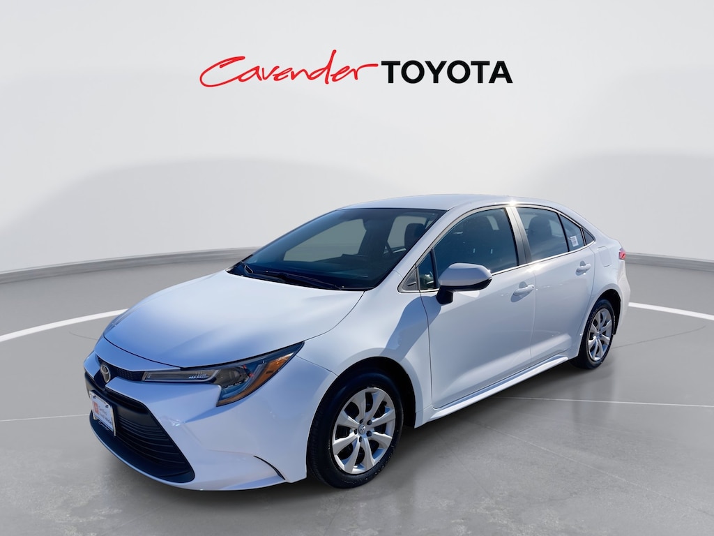 2026 Toyota Corolla LE photo 2