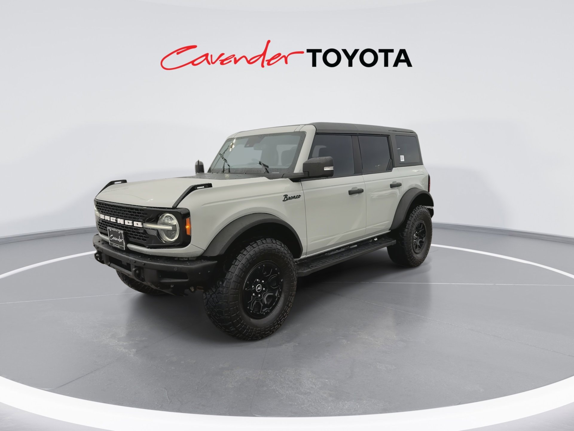 View vehicle photo 4