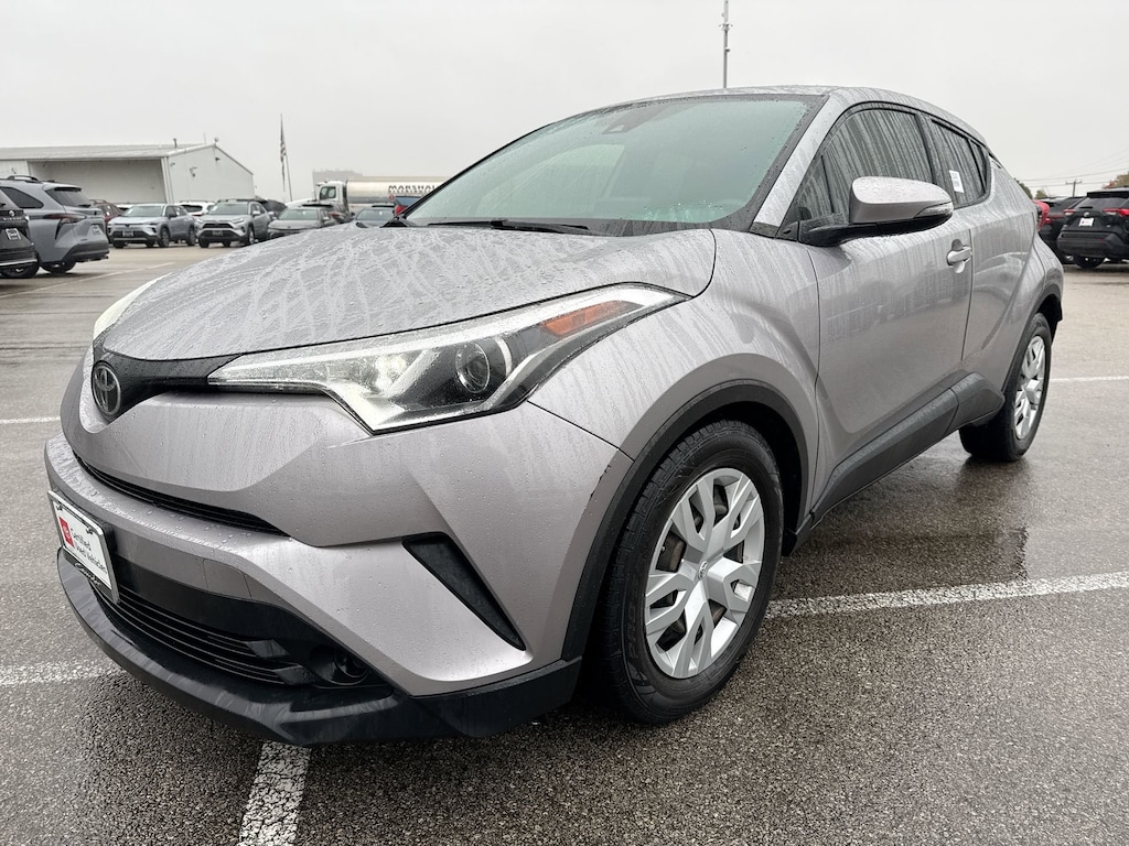 2019 Toyota C-HR LE photo 2