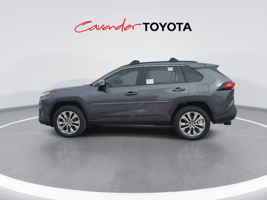 2025 Toyota RAV4 XLE photo 4