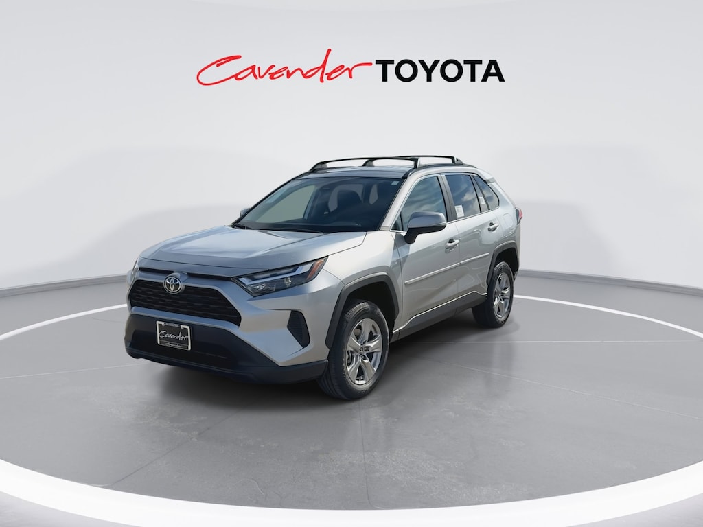 2025 Toyota RAV4 XLE photo 4