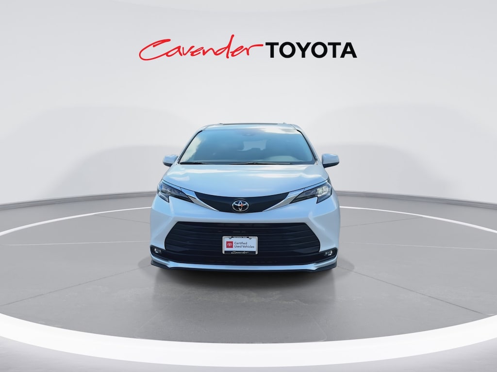 2026 Toyota Sienna XLE photo 4