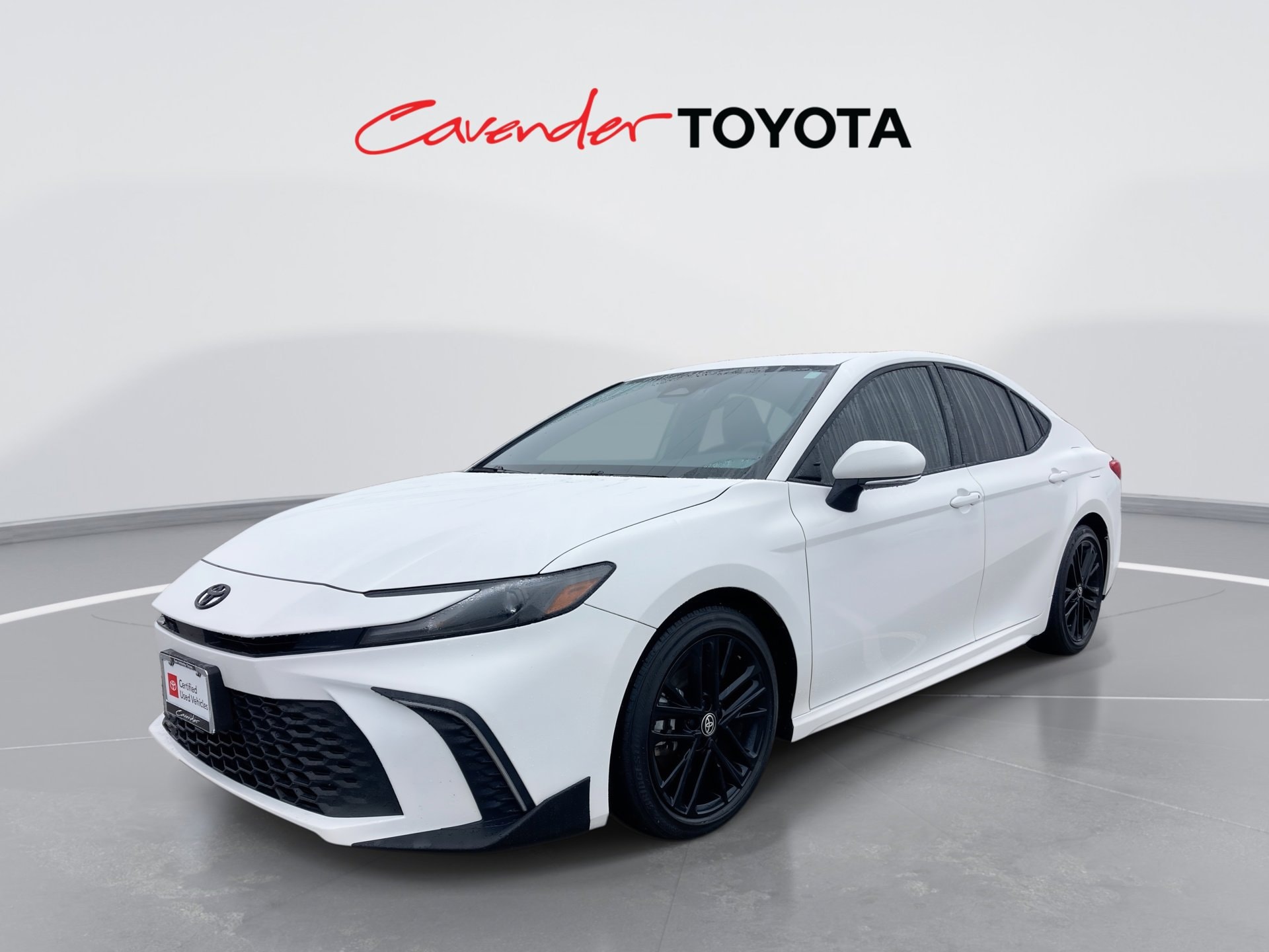 2025 Toyota Camry SE's photo