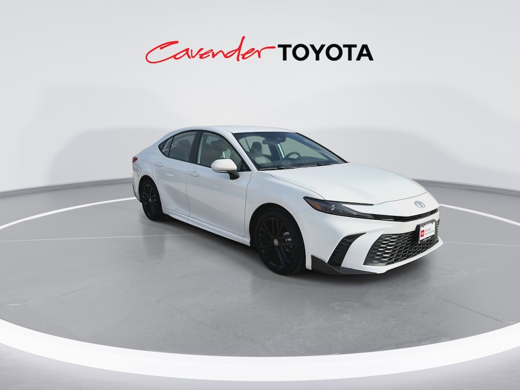 2026 Toyota Camry SE photo 3