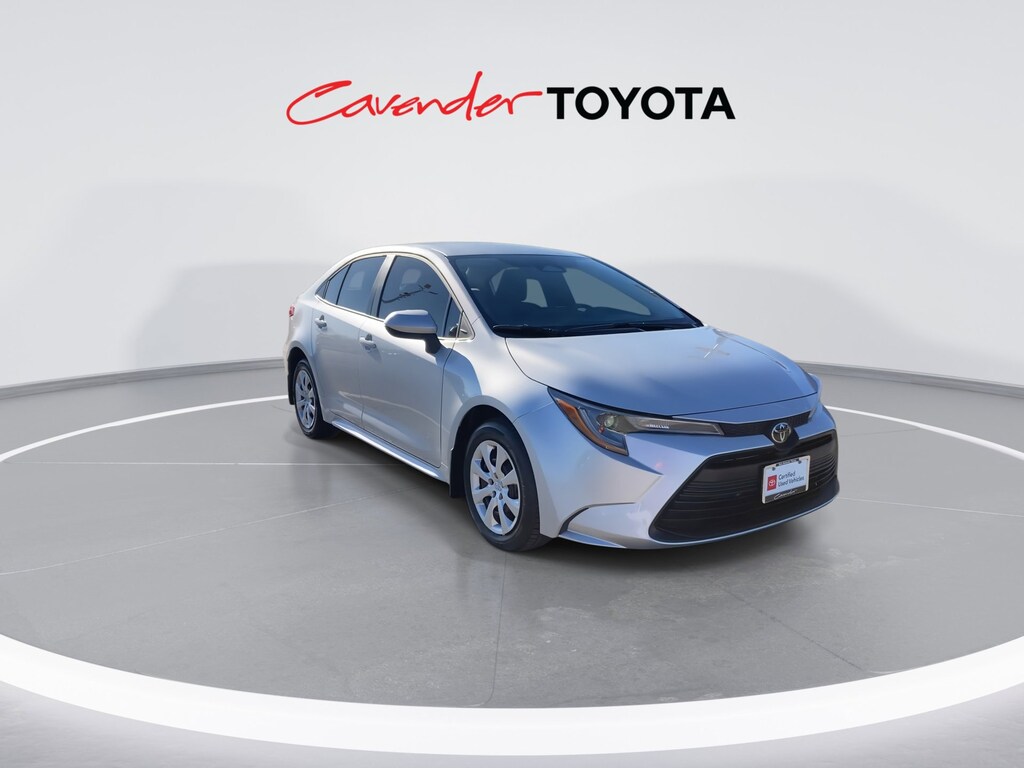 2026 Toyota Corolla LE photo 2