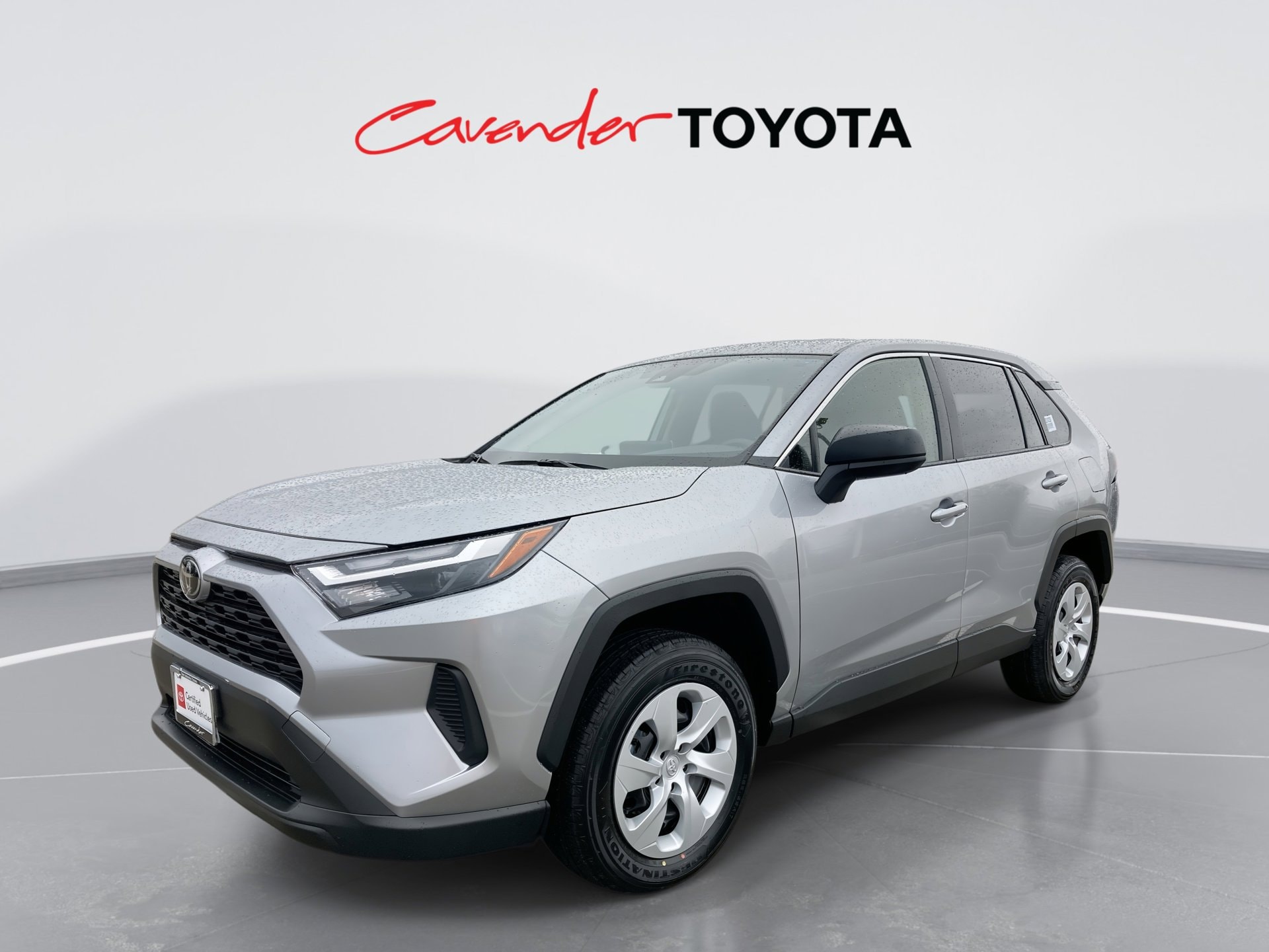 2025 Toyota RAV4 LE's photo