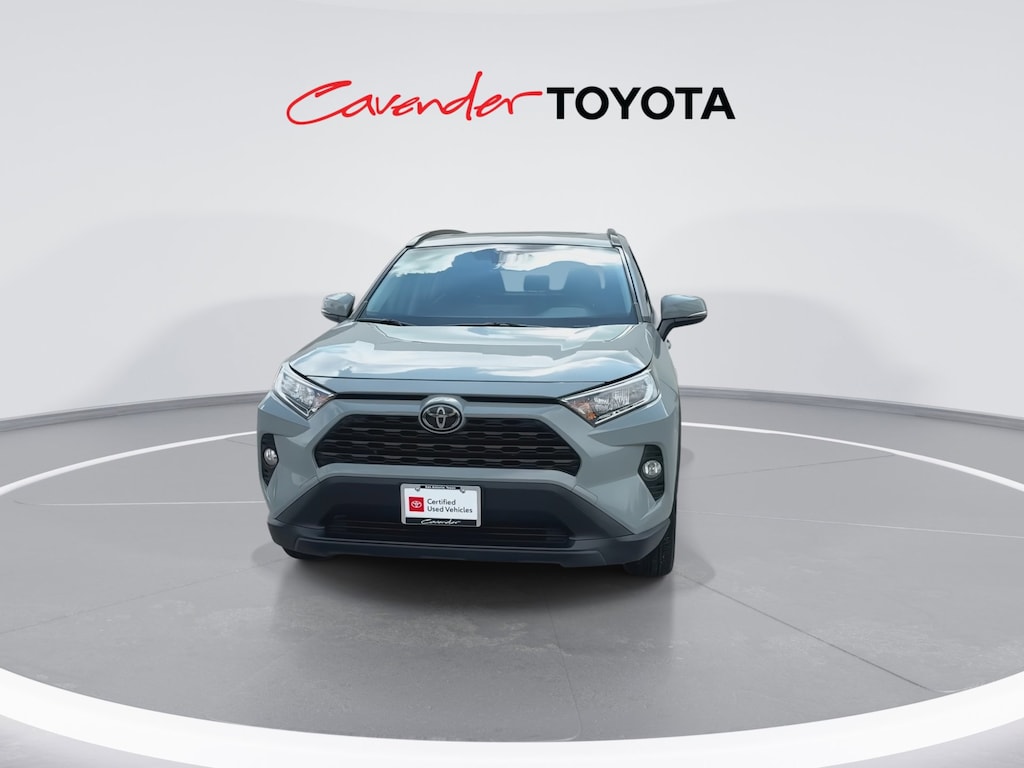 2020 Toyota RAV4 XLE Premium photo 4