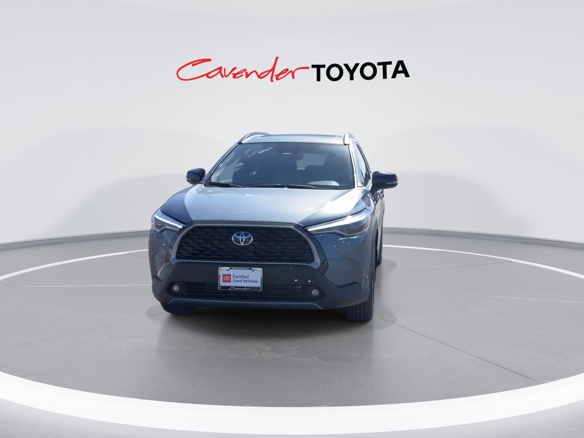 2025 Toyota Corolla Cross XLE photo 3