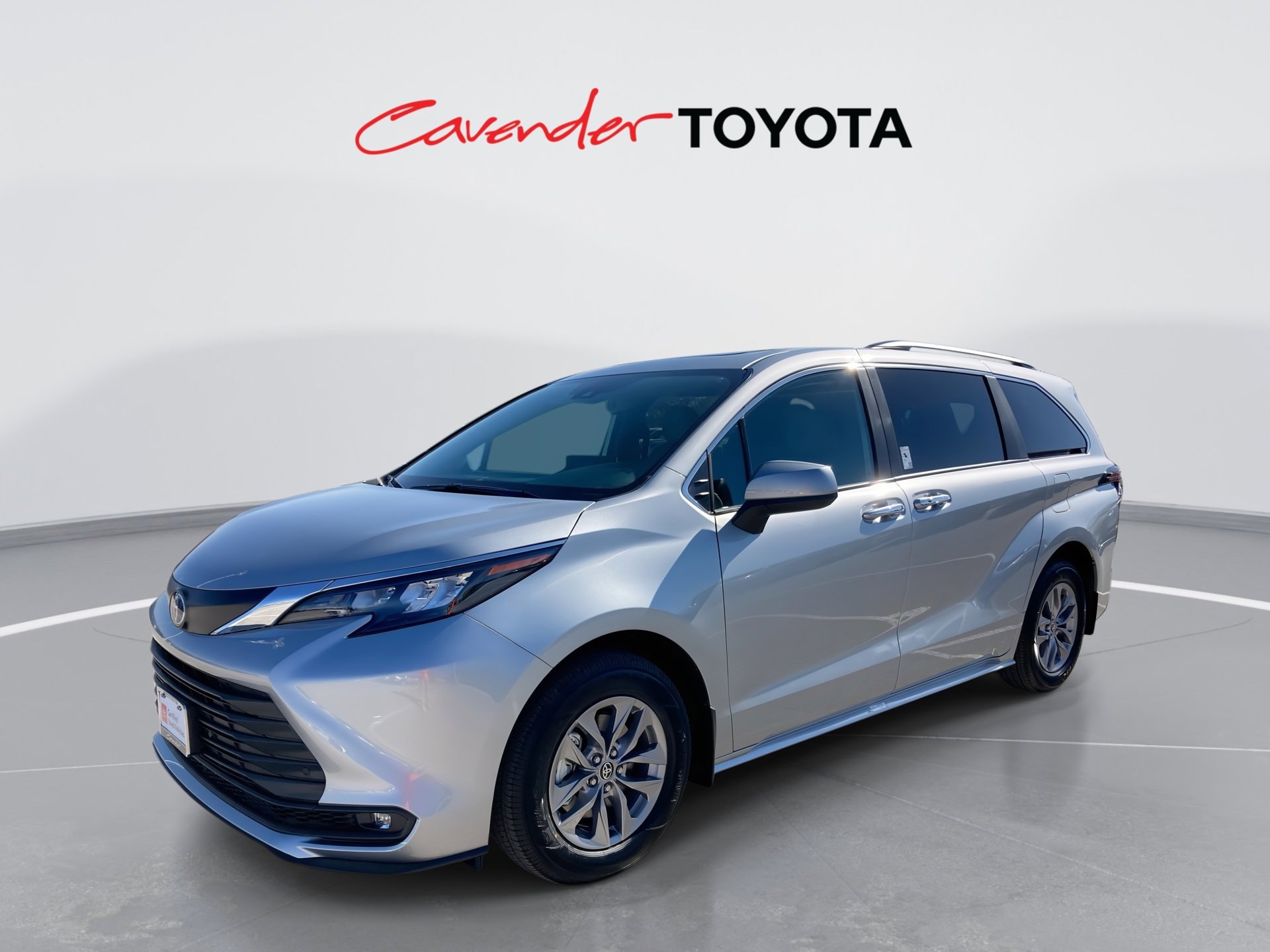 2025 Toyota Sienna XLE's photo