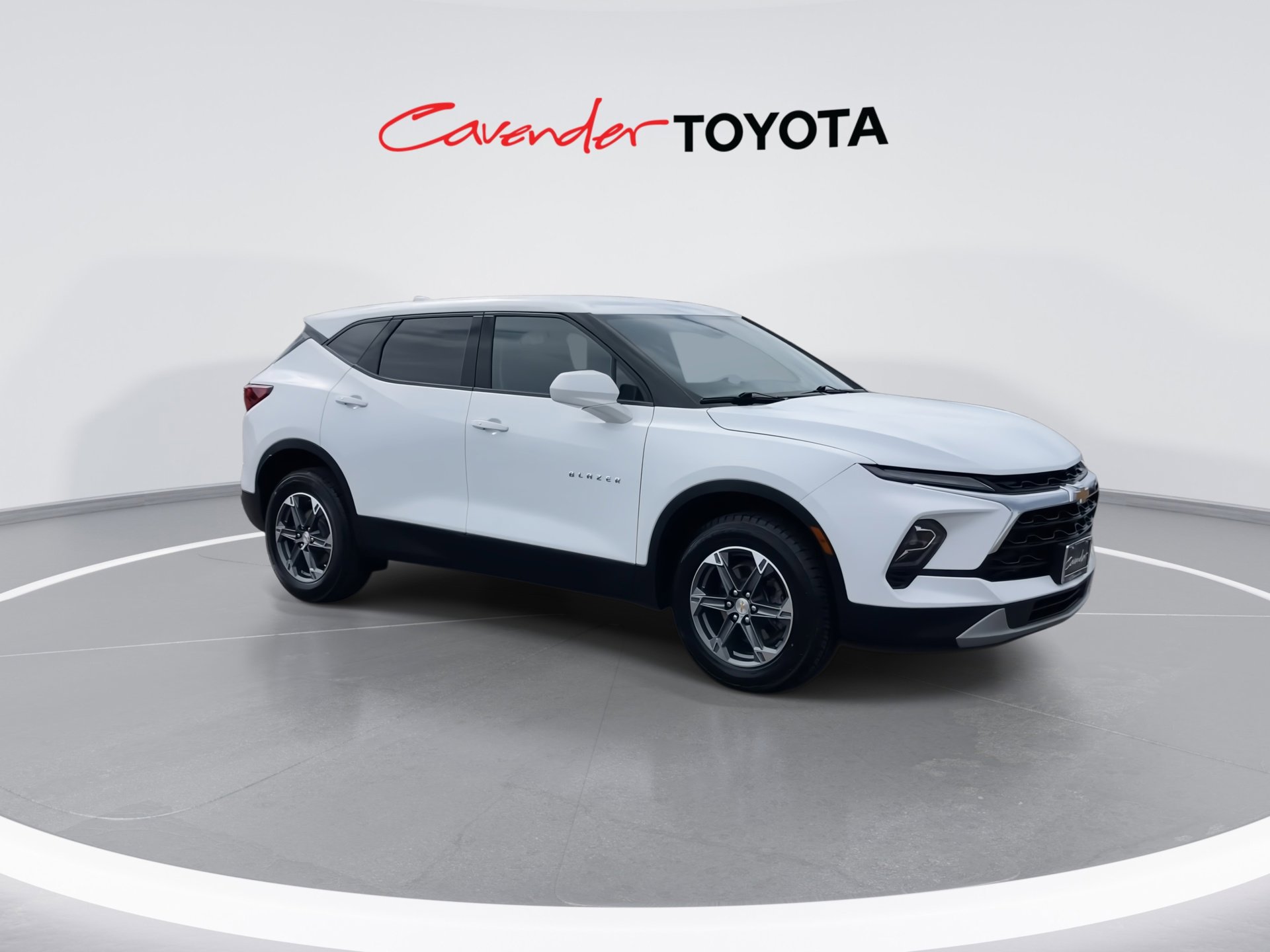 2025 Chevrolet Blazer 2LT photo 2