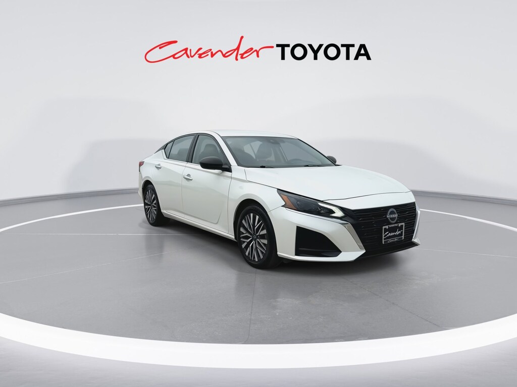 Used 2025 Nissan Altima 2.5 SV Sedan