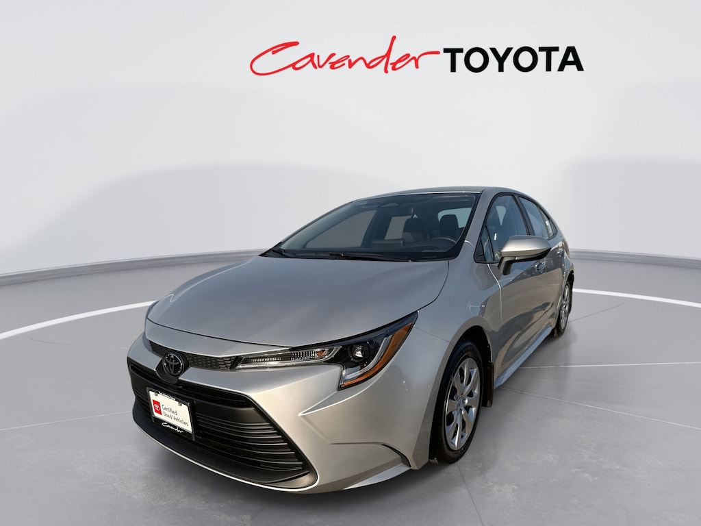 2025 Toyota Corolla LE photo 2