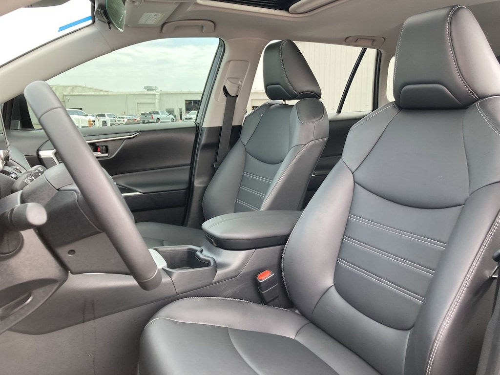 2025 Toyota RAV4 XLE Premium photo 10