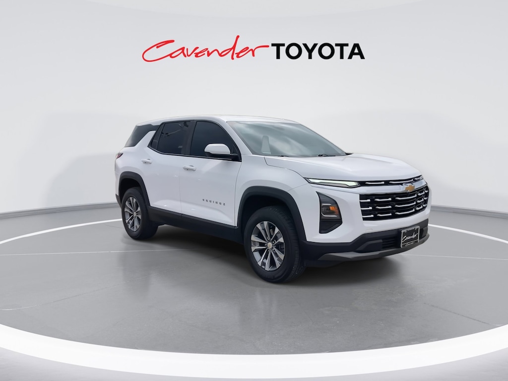 2025 Chevrolet Equinox LT photo 2