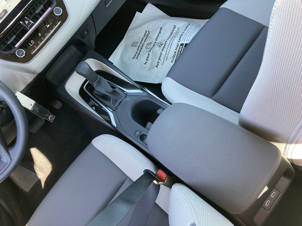 2025 Toyota Corolla LE photo 24