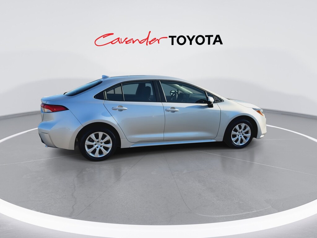2025 Toyota Corolla LE photo 9