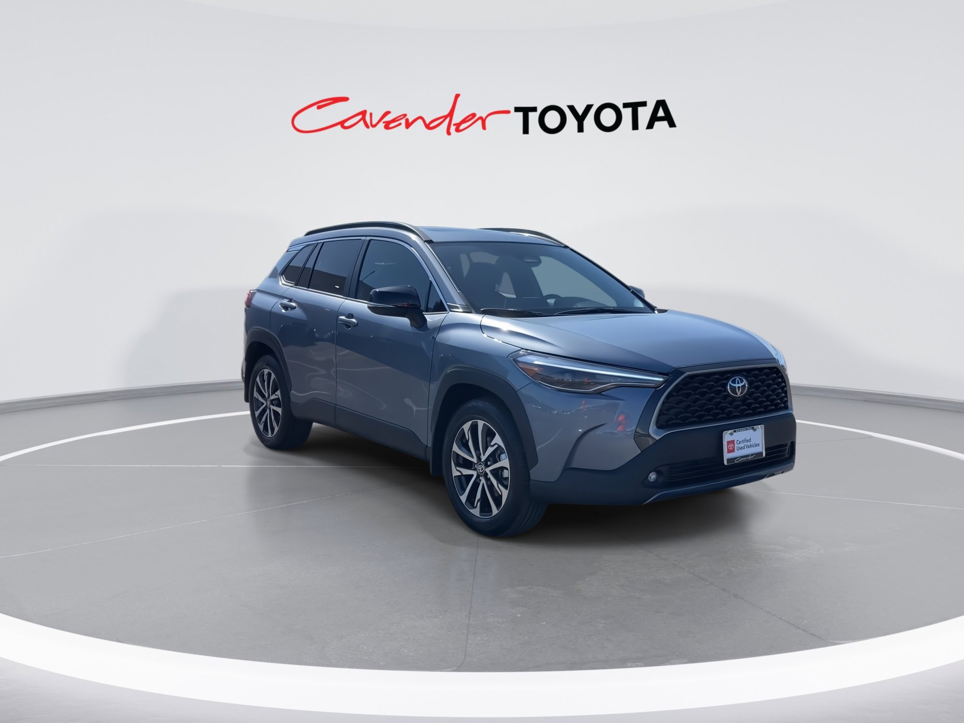 2025 Toyota Corolla Cross XLE photo 2