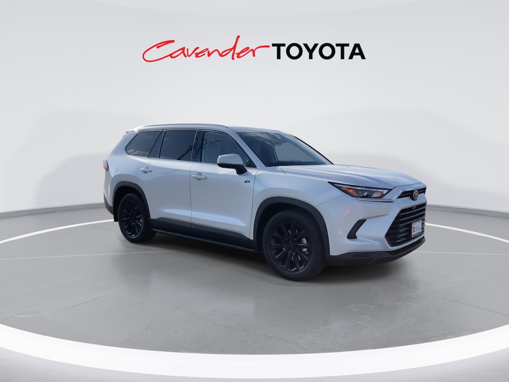 2026 Toyota Highlander Hybrid XLE photo 3