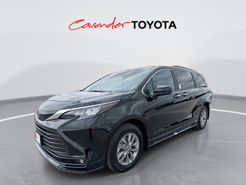 2026 Toyota Sienna XLE photo 2