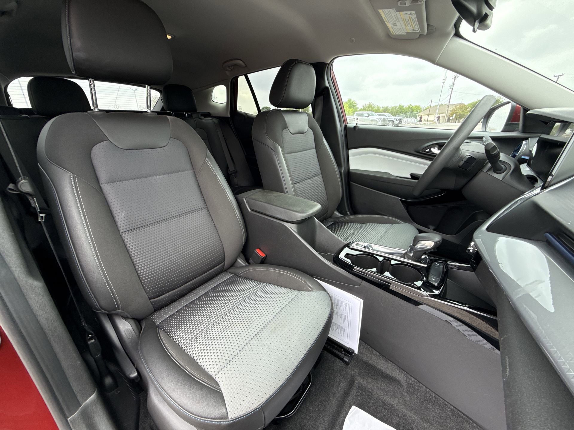 2025 Chevrolet Trax LT - Photo 26