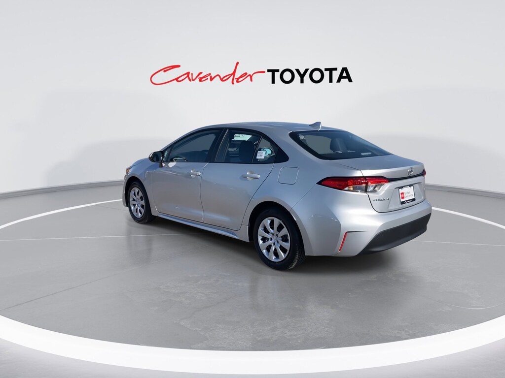 2025 Toyota Corolla LE photo 7