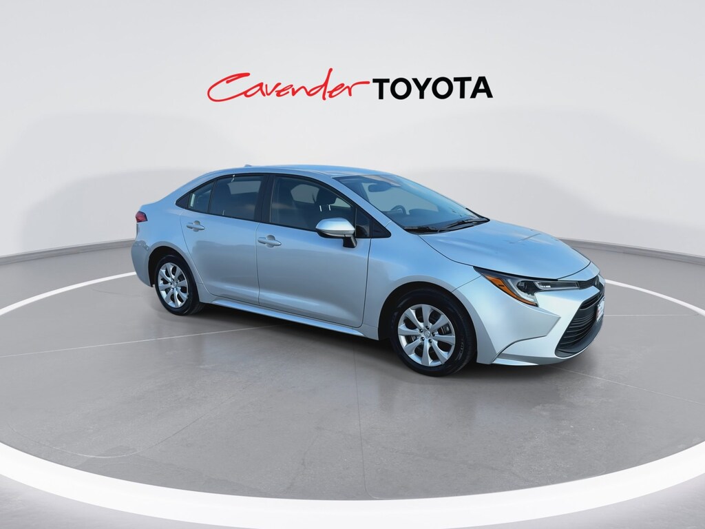 2025 Toyota Corolla LE photo 3