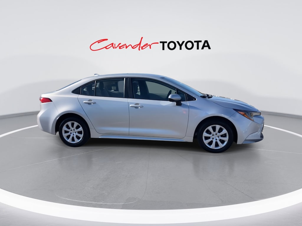 2025 Toyota Corolla LE photo 10