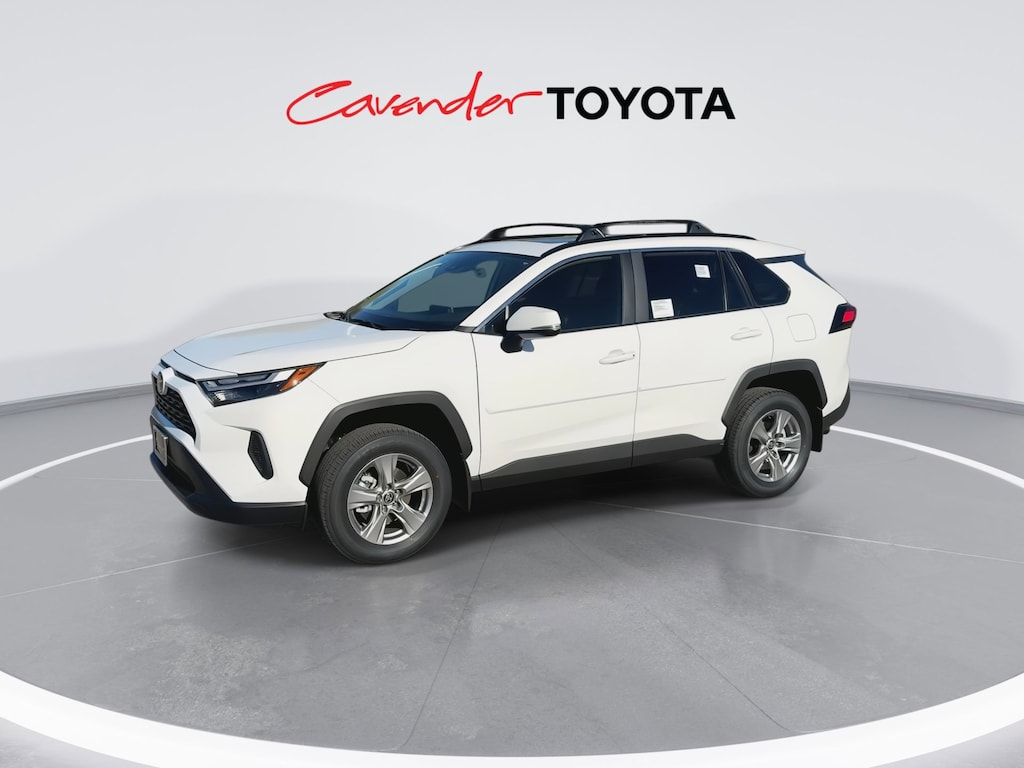 2025 Toyota RAV4 XLE photo 4