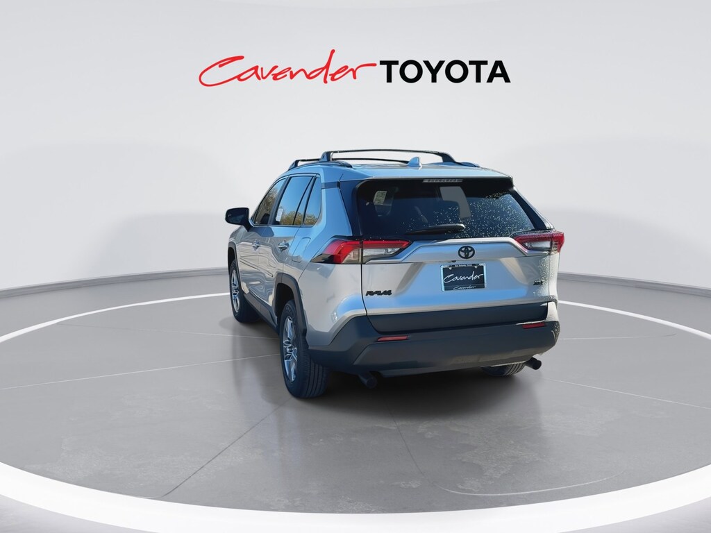 2025 Toyota RAV4 XLE photo 4