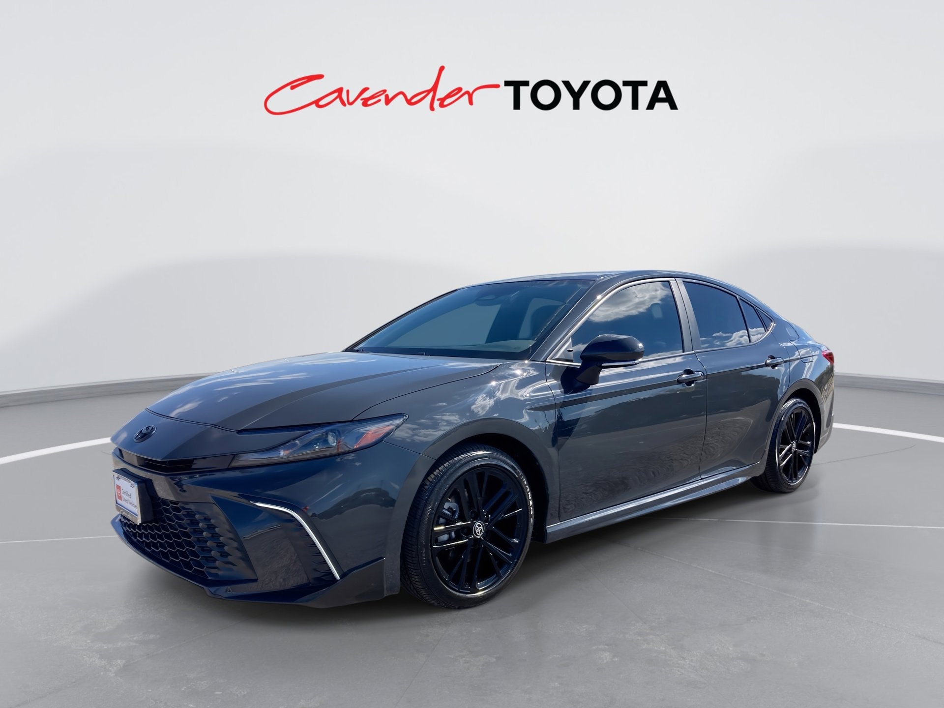 2025 Toyota Camry SE's photo
