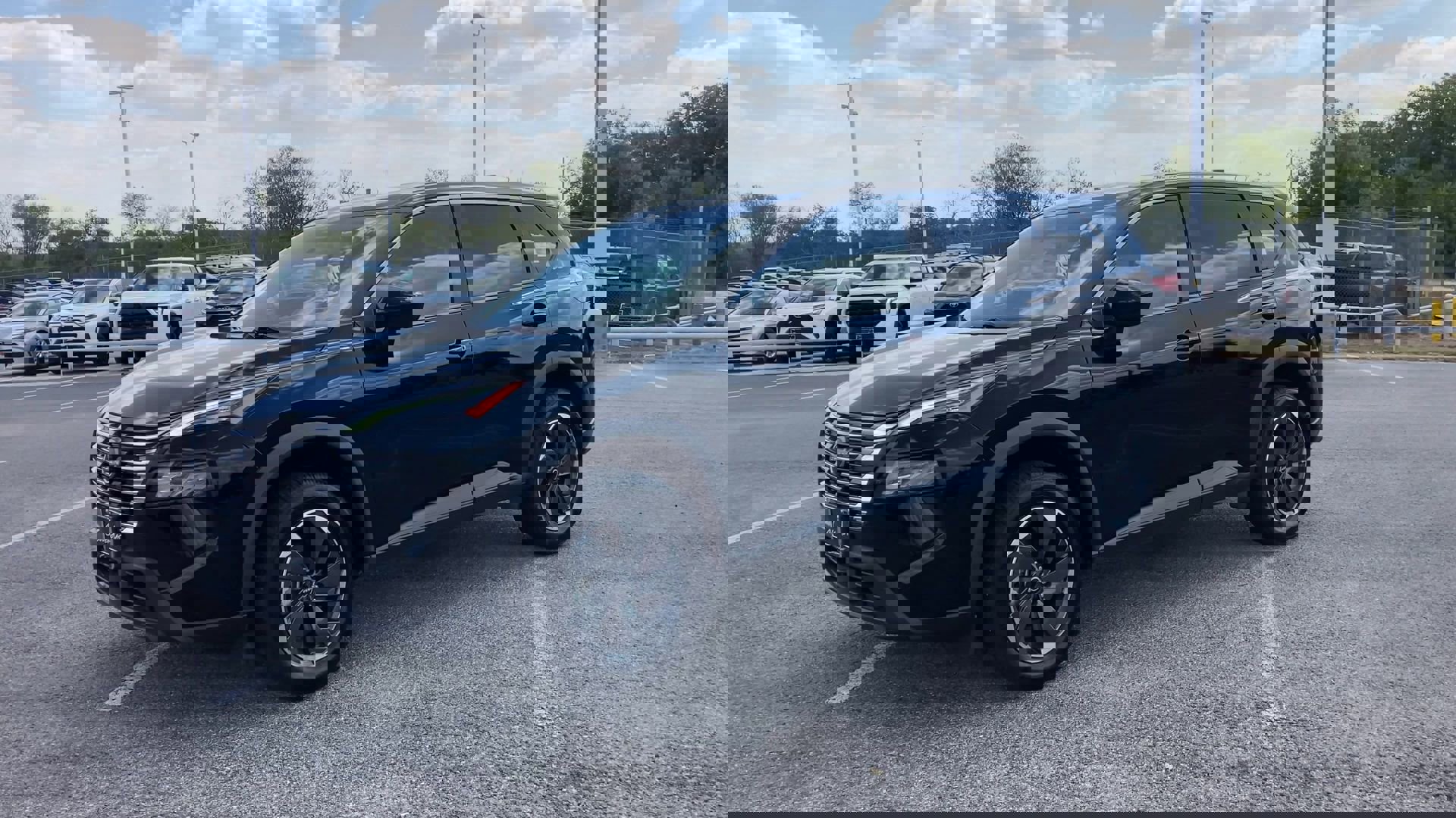 2024 Nissan Rogue SV photo 4