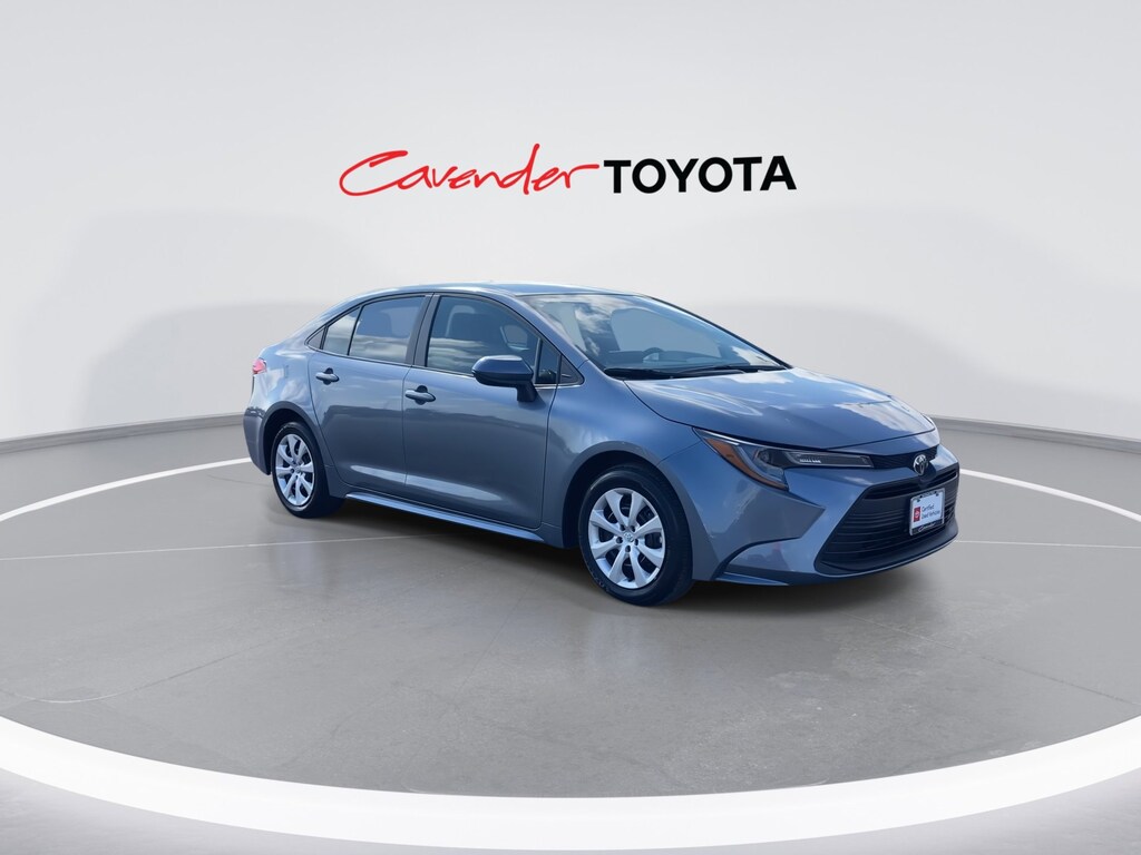 2025 Toyota Corolla LE photo 3